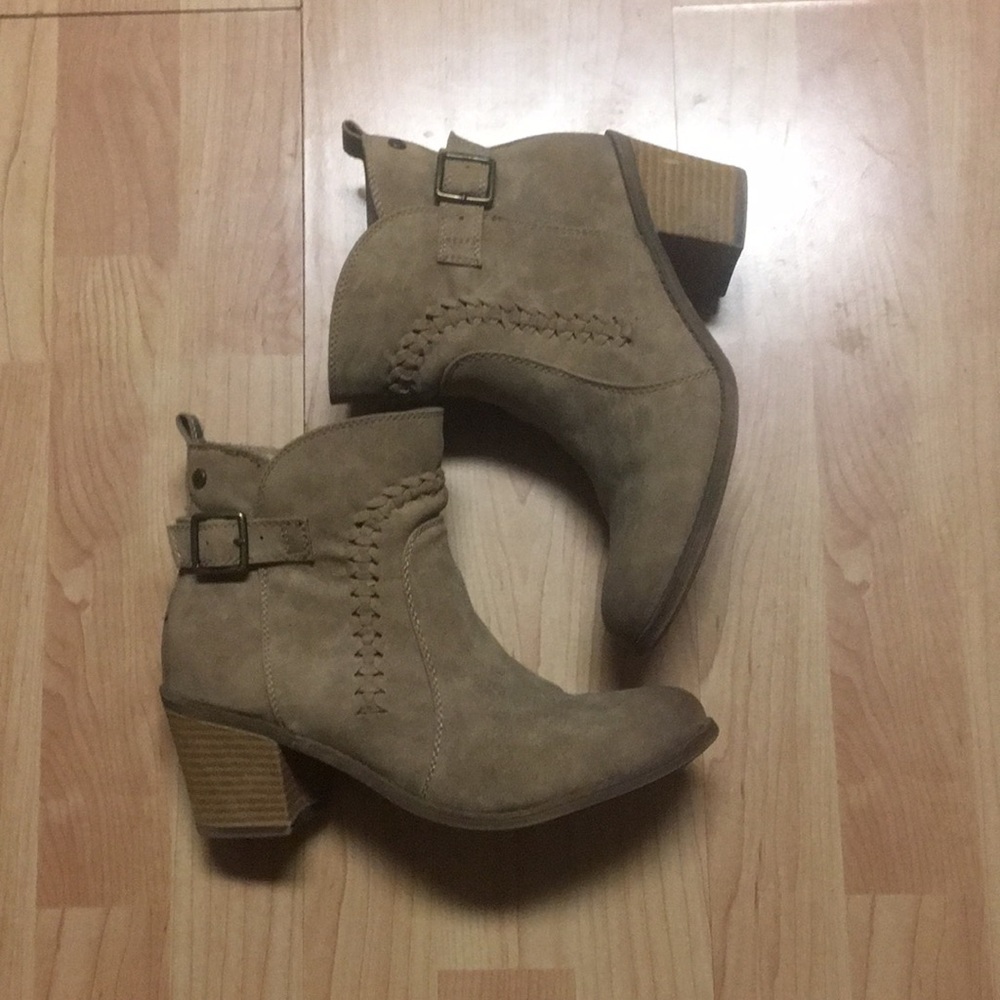 Roxy Tan Bootie